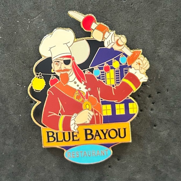 BLUE BAYOU RESTAURANT OFFICIAL #4 TRADING PIN - LIMITED EDITION - Picture 1 of 3